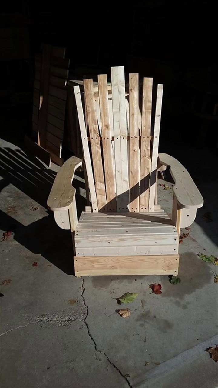 pallet Adirondack chair