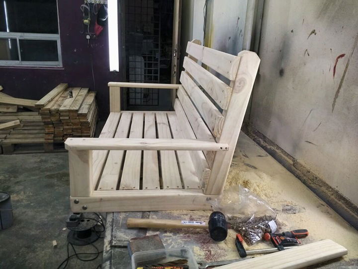 pallet outdoor swing