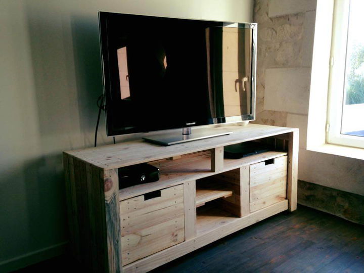 Pallet TV Unit