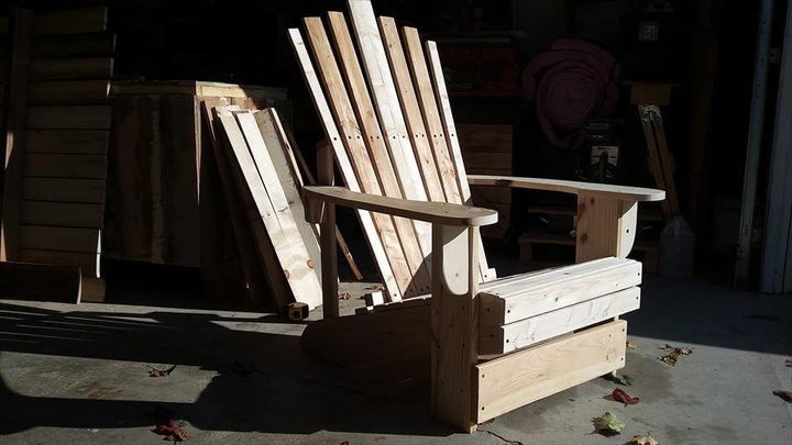 diy pallet Adirondack chair