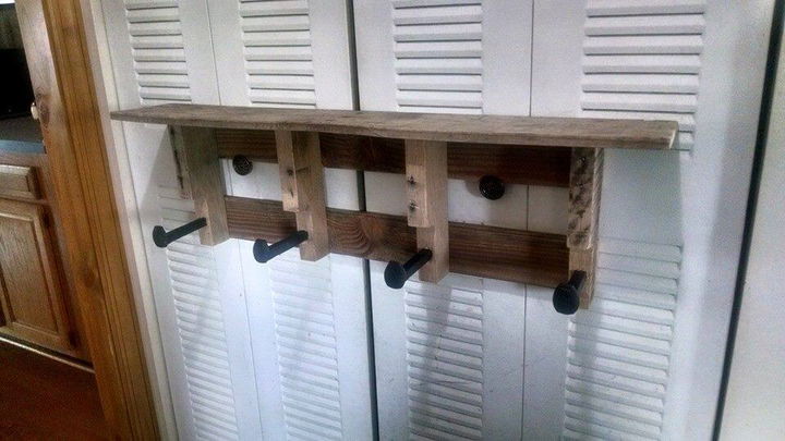 diy pallet coat rack