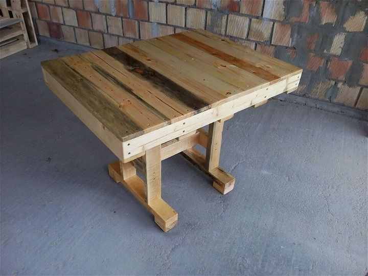 Diy pallet dining table