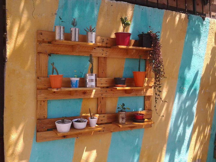 Repurposed pallet garden shelving unit