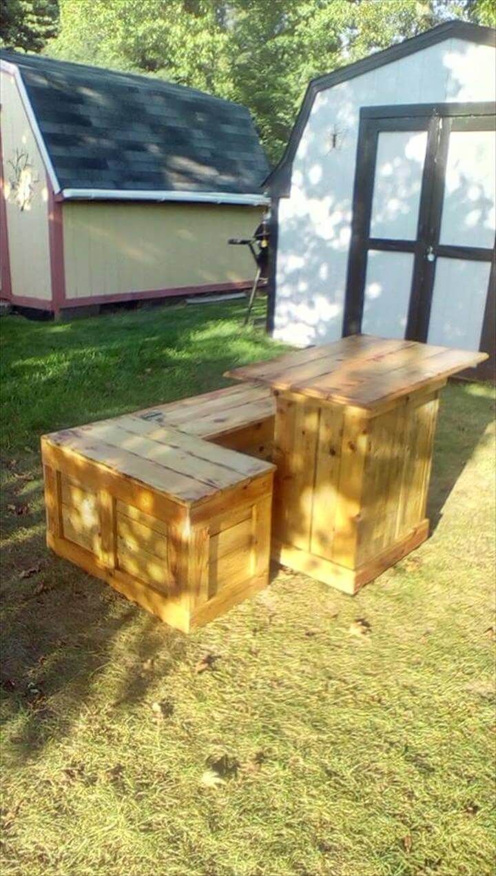 Reclaimed pallet sofa and table