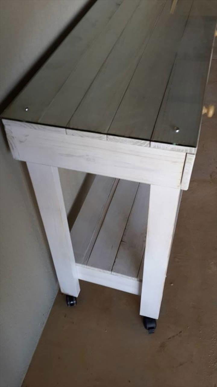 Reclaimed pallet working desk
