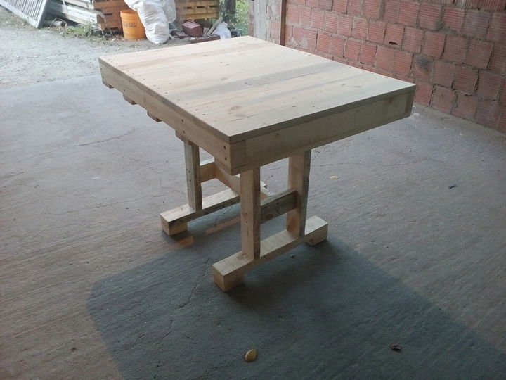 repurposed pallet dining or coffee table
