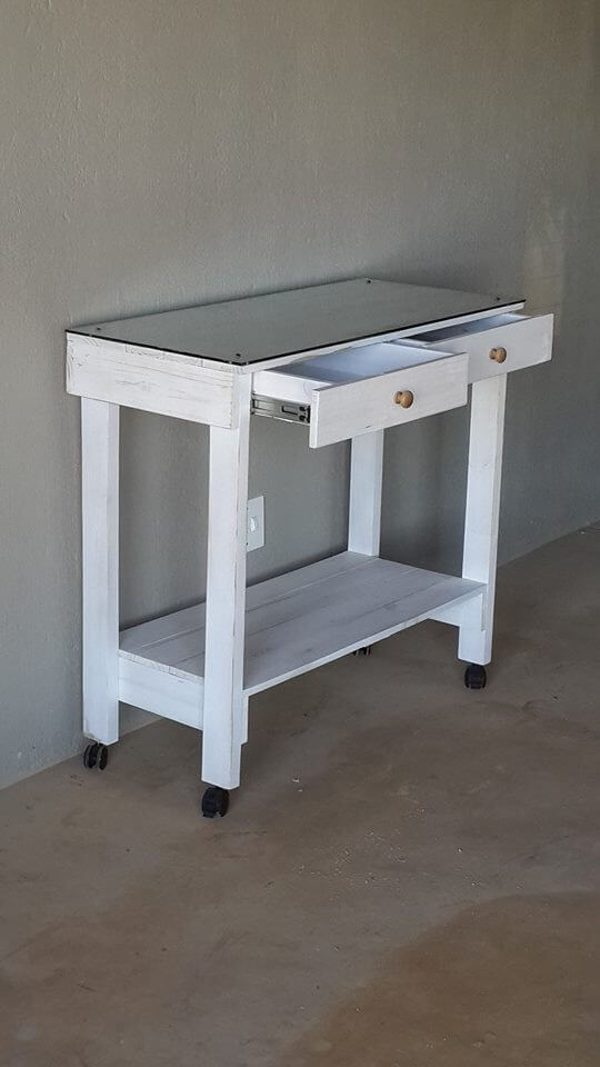Recycled pallet working desk
