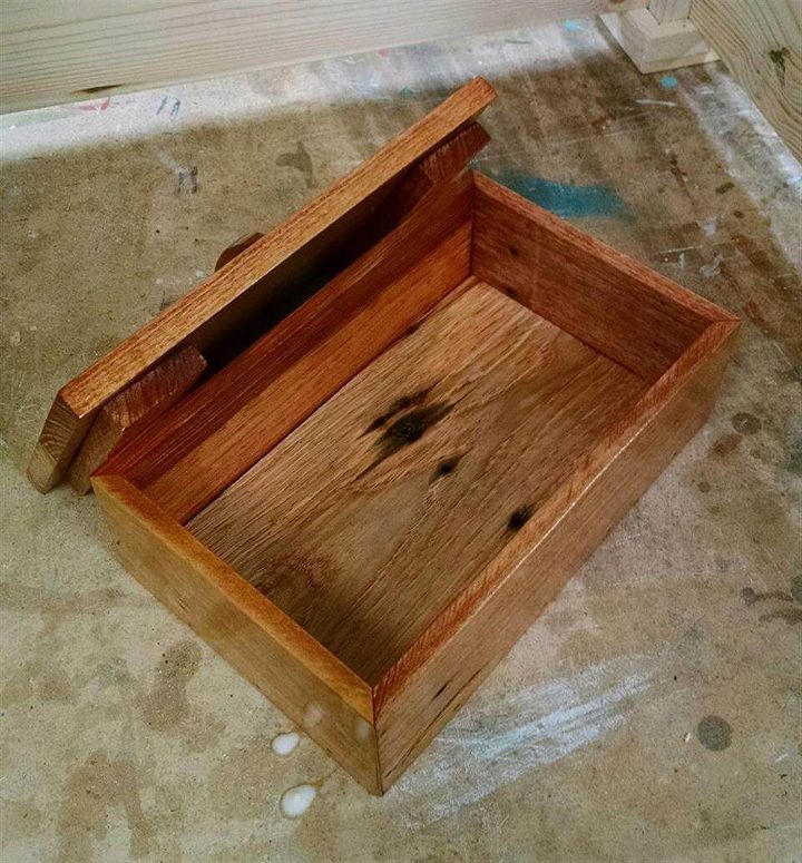 pallet storage box with lid