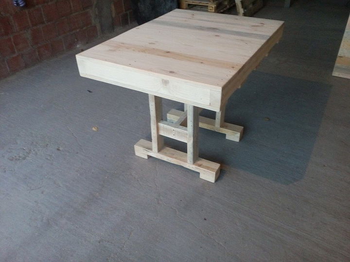 wooden pallet coffee or dining table