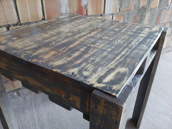 multifunctional table made out of pallets