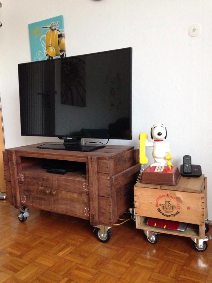 pallet t.v stand on wheels