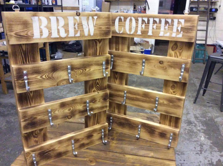 diy pallet style chunky mug holder