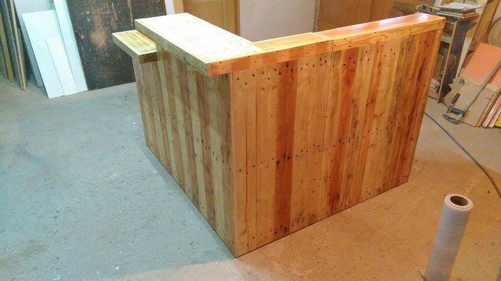 Recycled pallet office desk