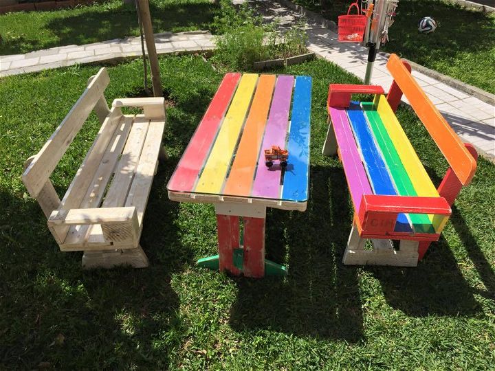 Recycled pallet picnic bench and table