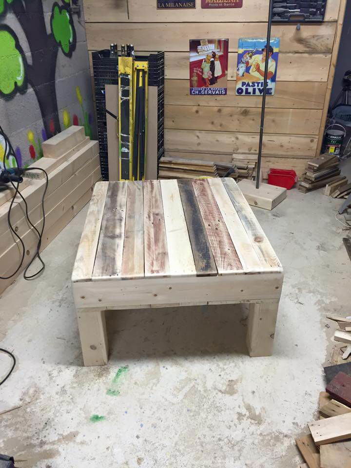 Repurposed pallet square shape coffee table