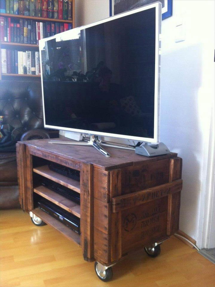 DIY pallet t.v stand on wheels