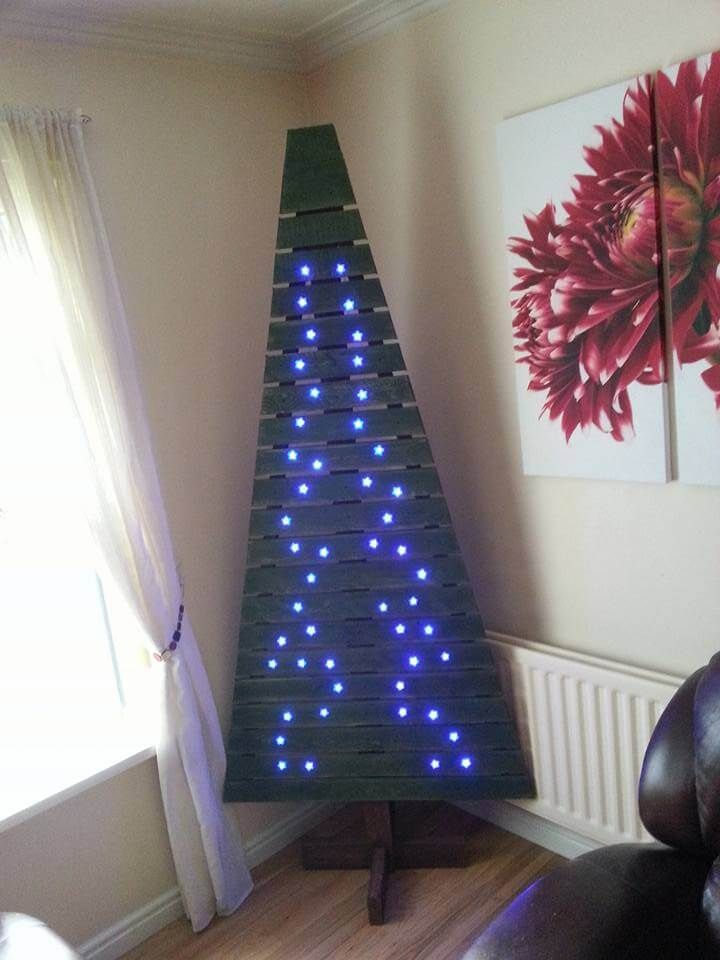 diy pallet tree with lights