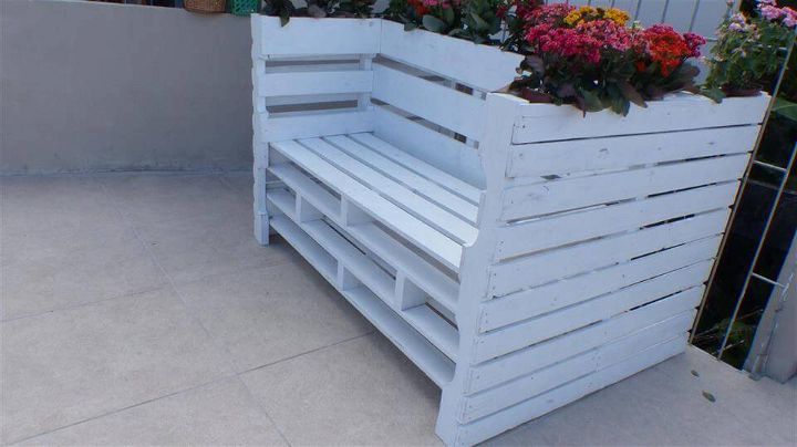 pallet bench with flower planter