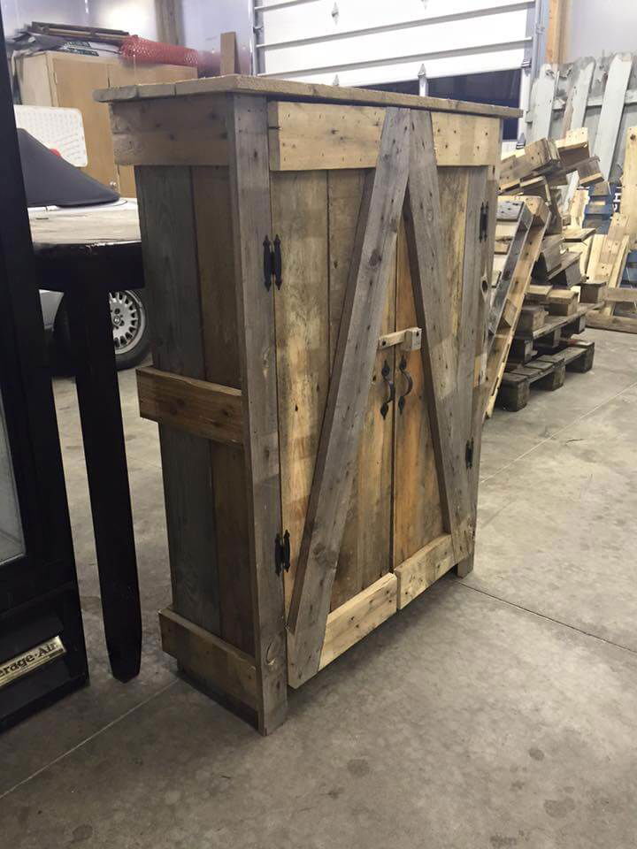 diy pallet beverage cabinet