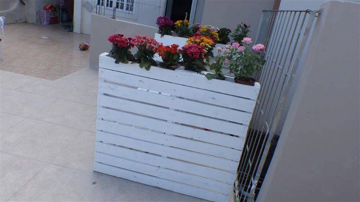 Wooden pallet bench with flower planter