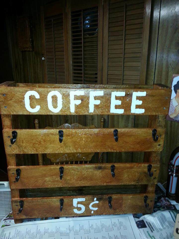 Recycled pallet coffee mug holder