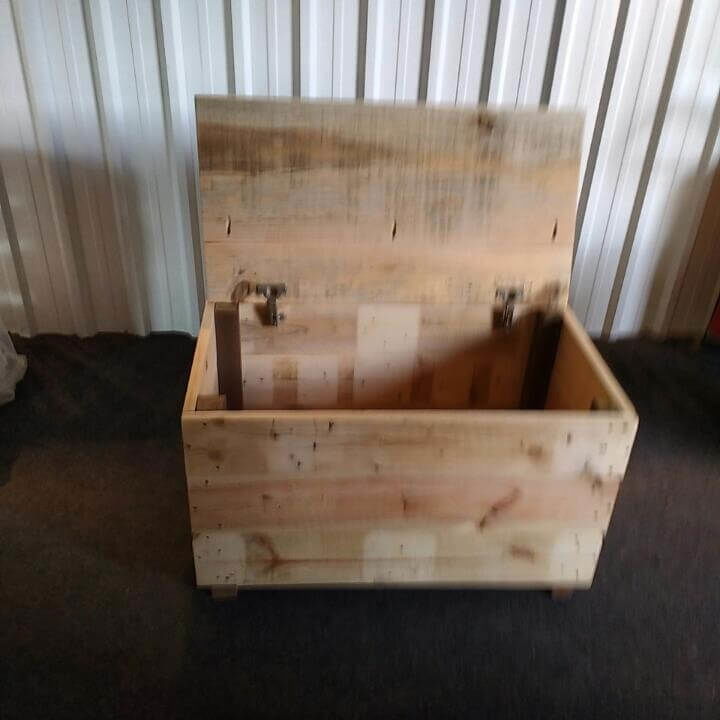 diy pallet storage box