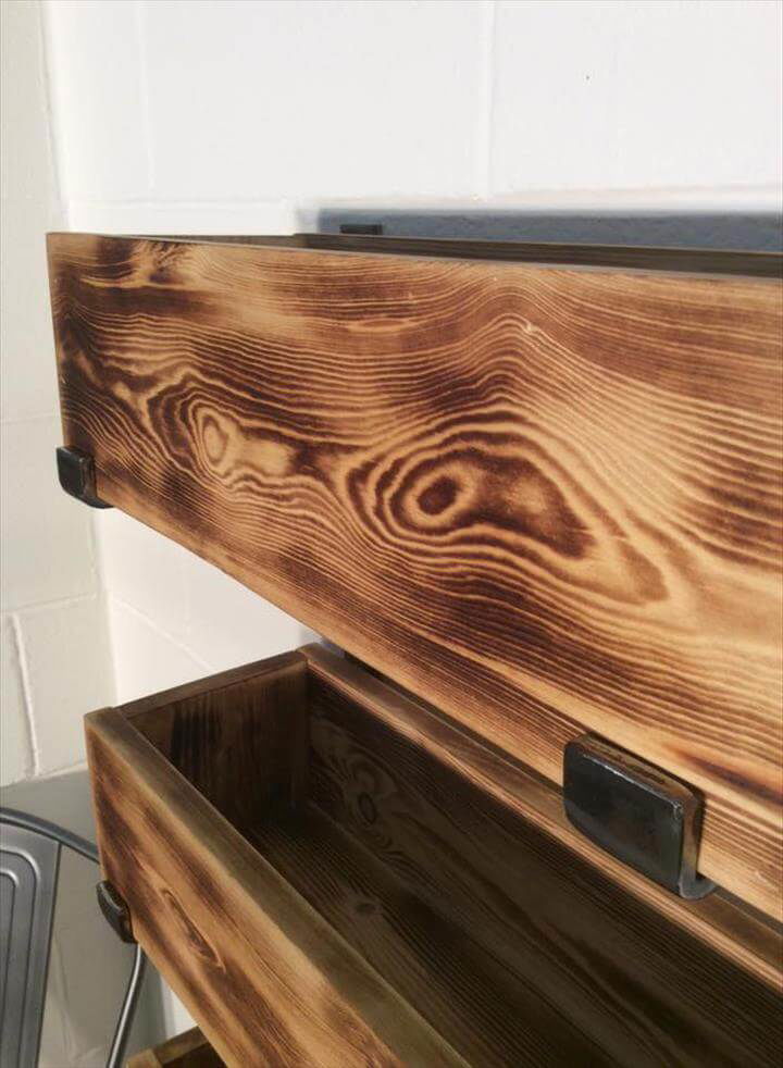 Repurposed pallet and steel storage rack unit