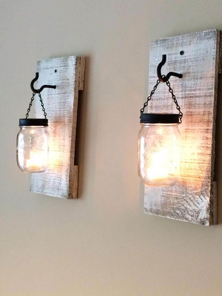wooden pallet and mason jar lamps
