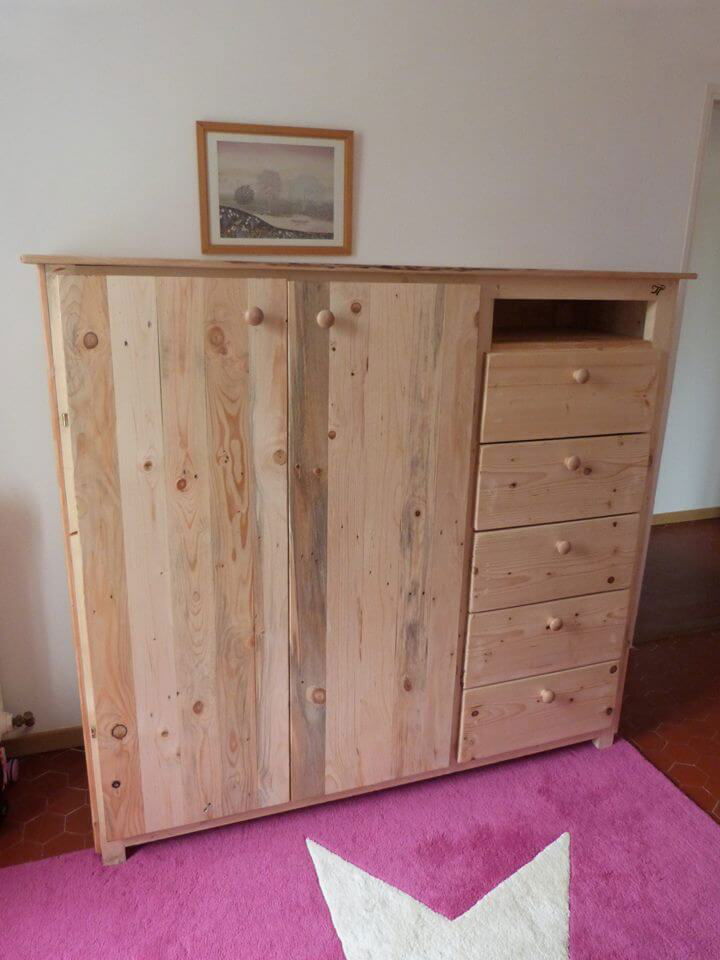 pallet closet with drawers