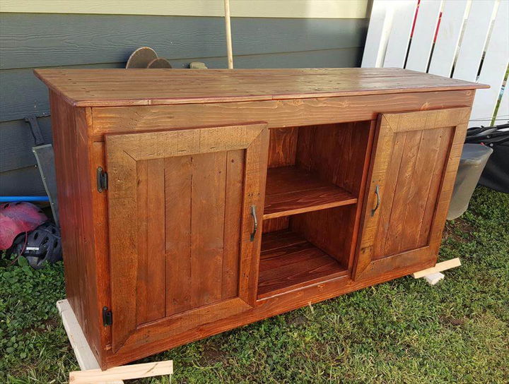 pallet media cabinet