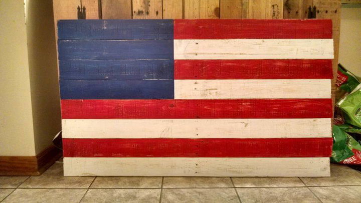 DIY Wood Pallet Flag Art