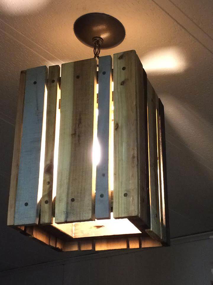 low-cost wooden pallet pendant light