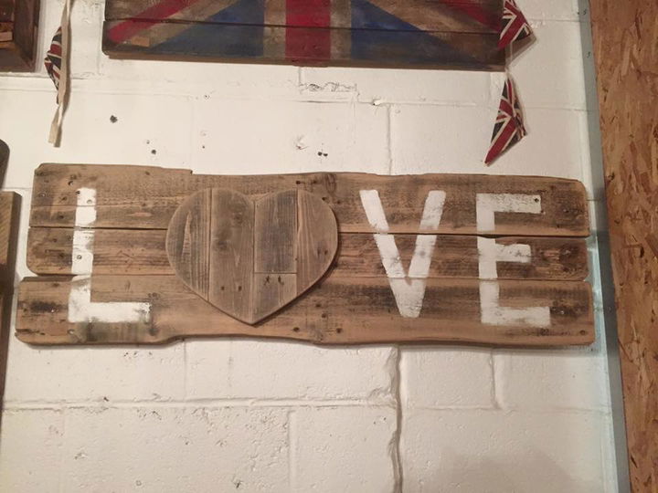 diy pallet love sign