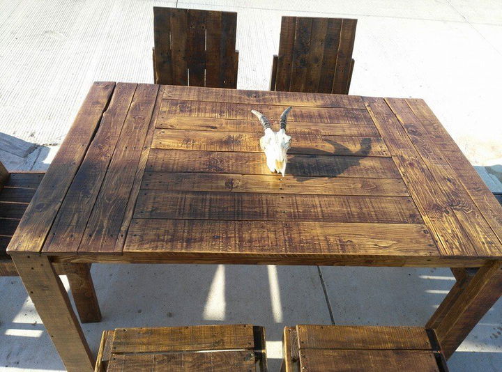low-cost pallet outdoor dining table
