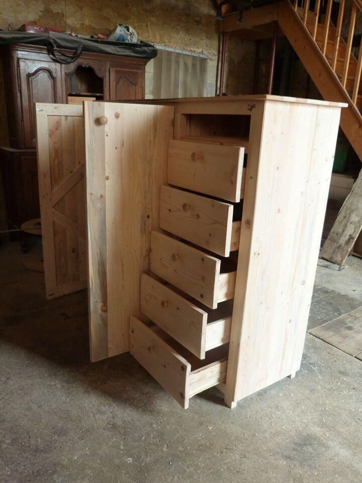 Recycled pallet closet 