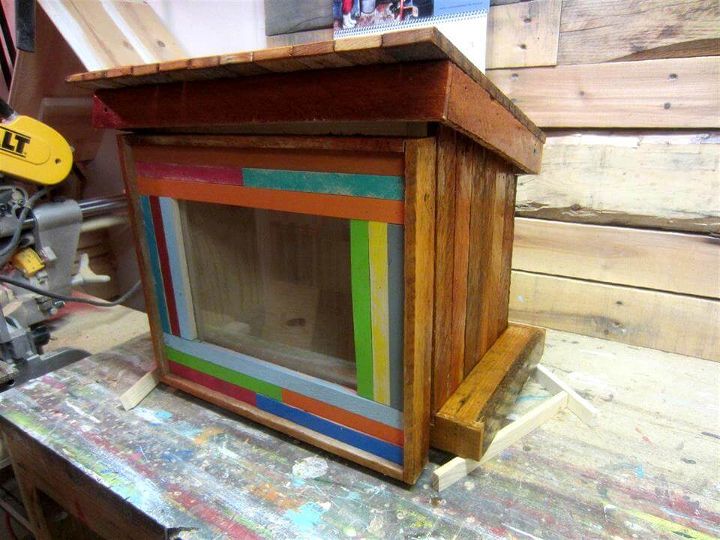 recycled pallet mail box