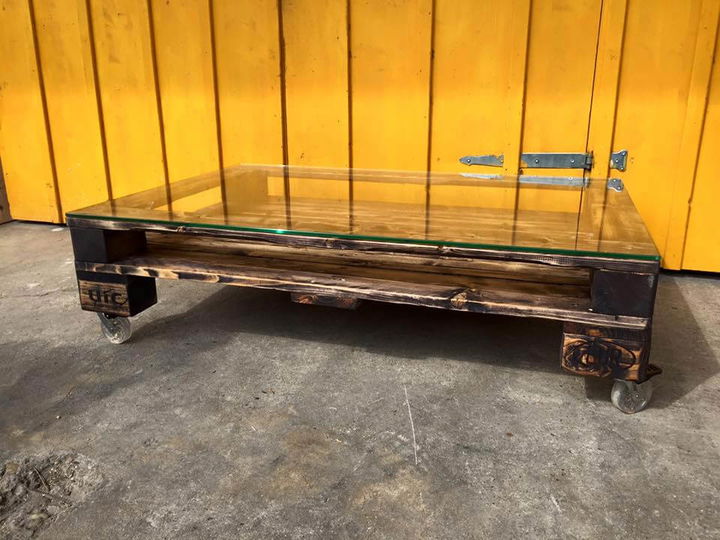 recycled pallet coffee table with wheels