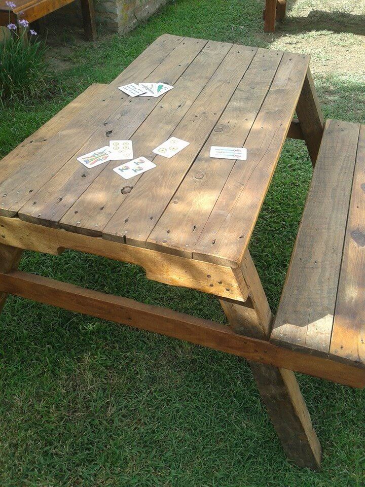 repurposed wooden pallet picnci table