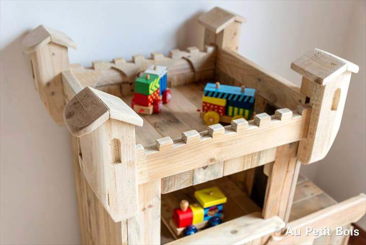 diy pallet castle