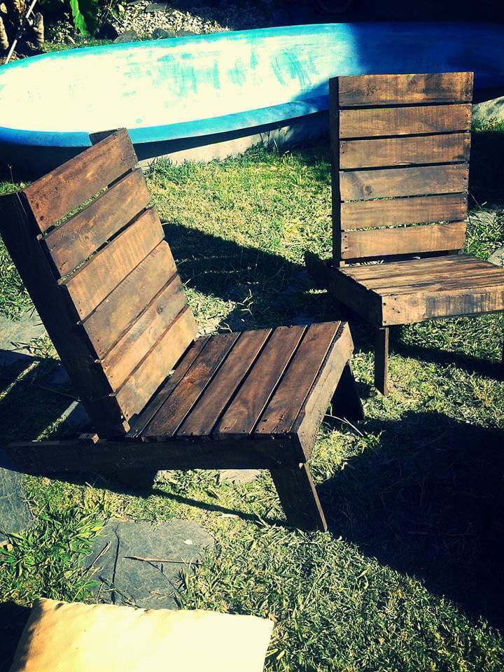 repurposed wooden pallet patio set