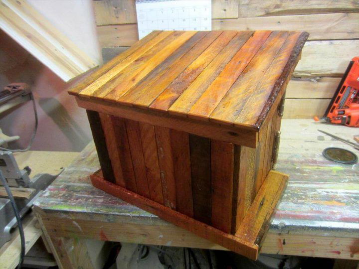Build a Wooden Pallet Mailbox