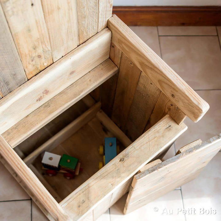 Wooden pallet castle