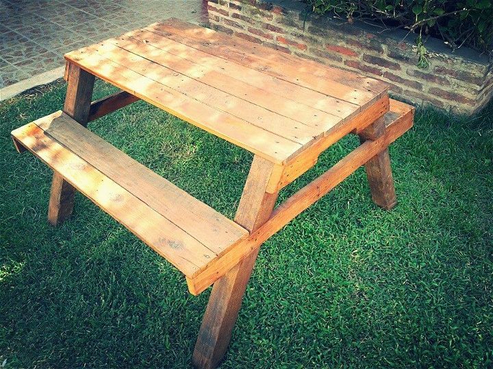 reclaimed wooden pallet picnic table