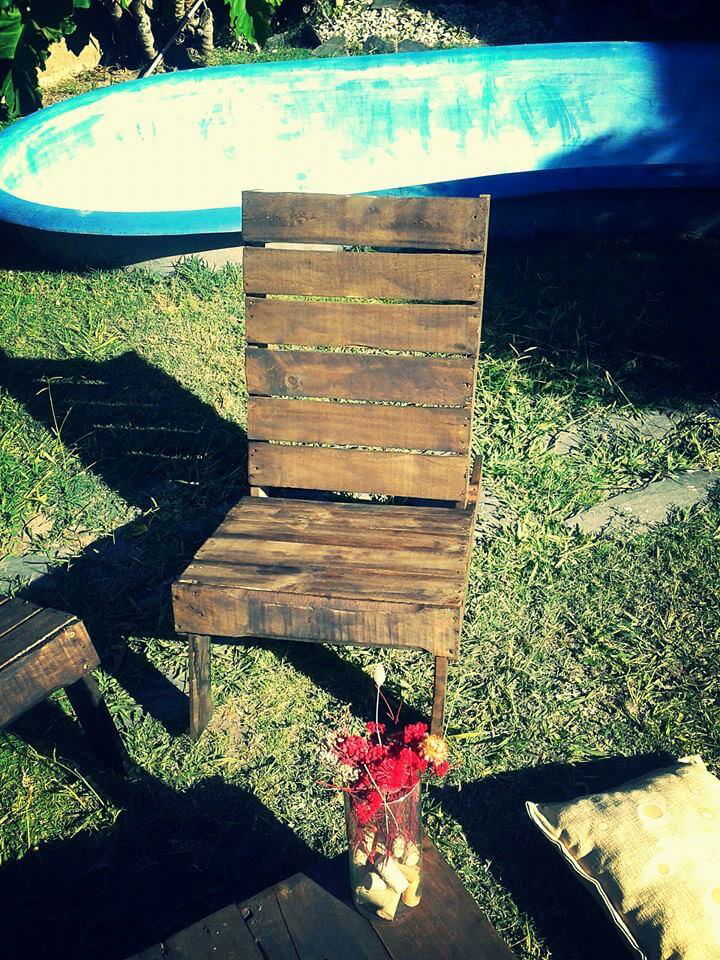 pallet chair with tilted back