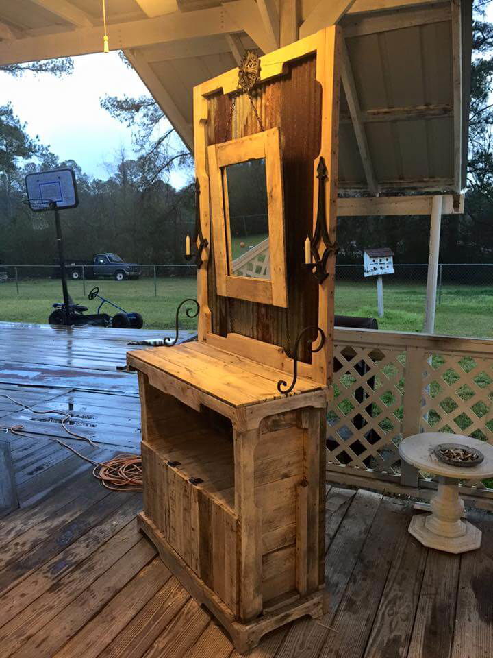 Recycled pallet dresser with mirror