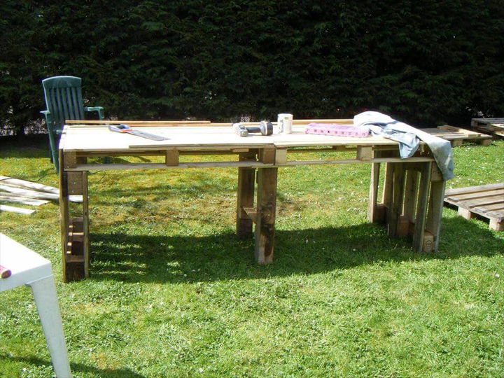 reclaimed pallet garden table