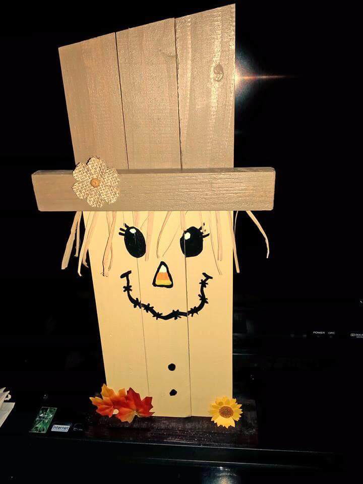 wooden pallet Halloween goblin