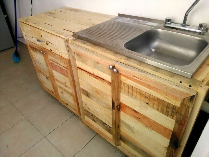 Kitchen Wholly Made From Recycled Pallets