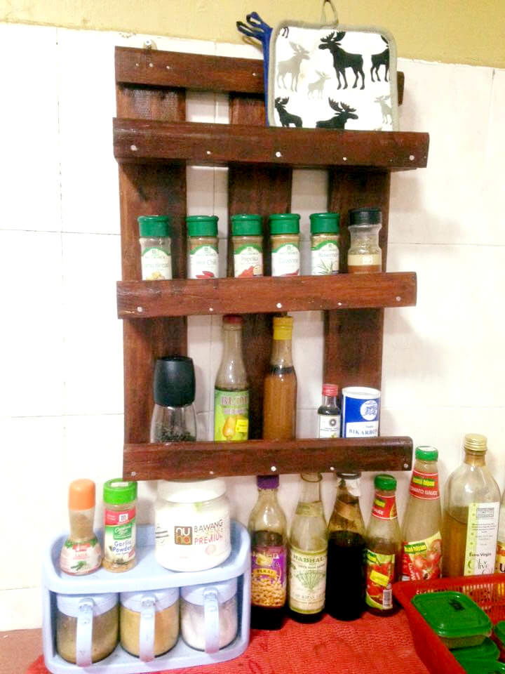 recycled pallet kitchen wall rack or organizer