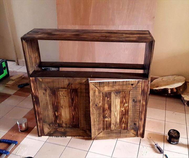 recycled pallet mini cabinet